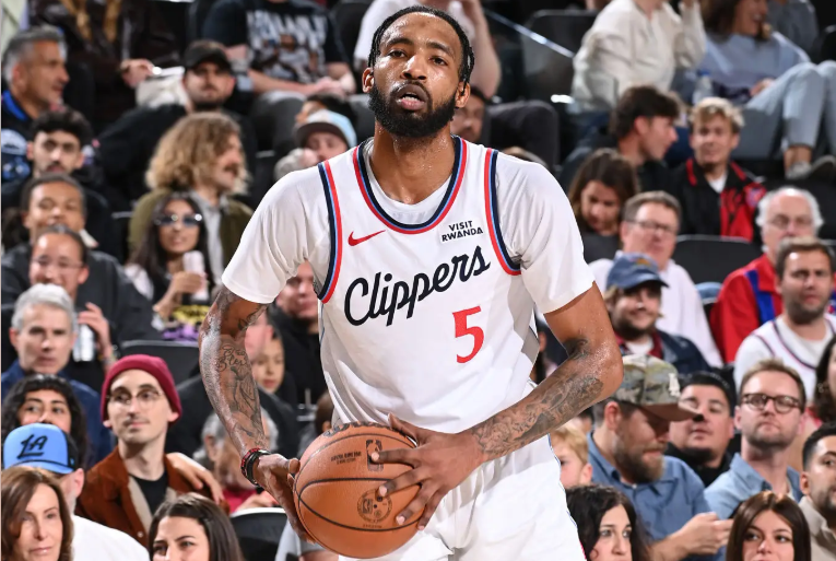 OD体育入口-进攻端后卫球权防守端疲于奔命，快船锋线大将真是打得太吃力了？